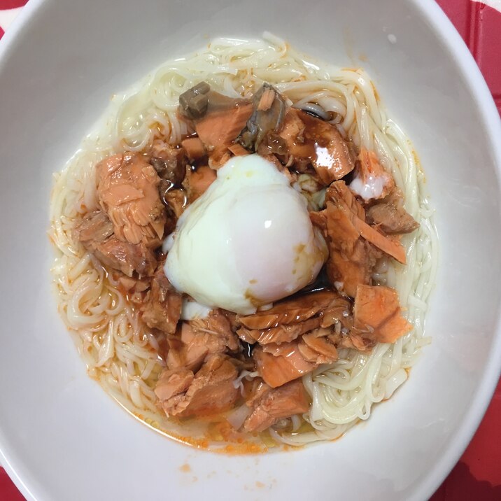 親知らず抜歯ご飯(*´-`) 鮭缶入りそうめん